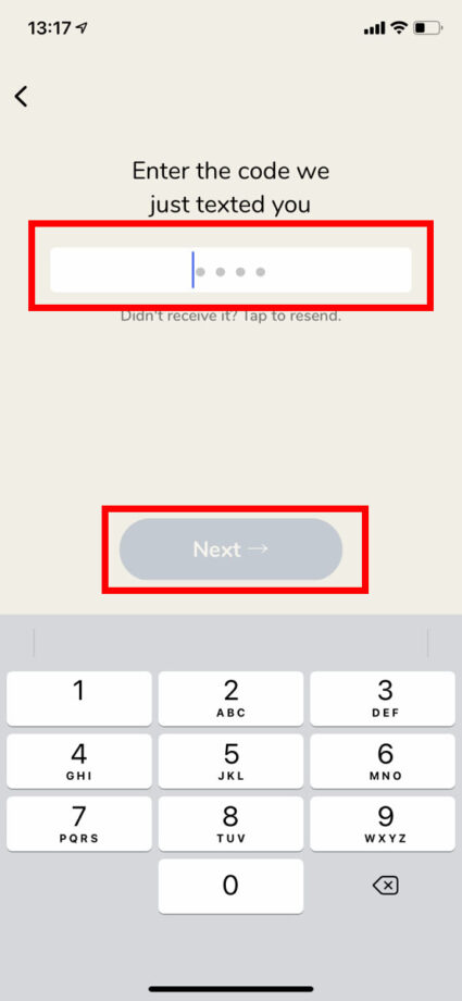 4桁の認証コードを入力して、「Next →」ボタンをタップしますの操作のスクリーンショット