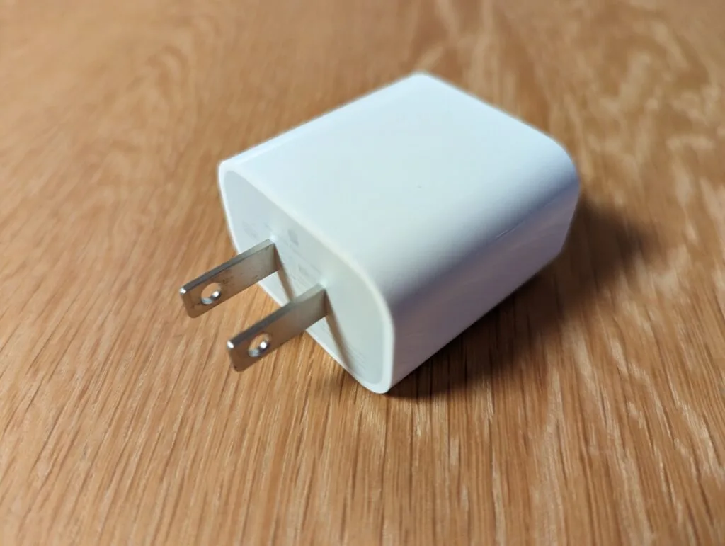 iPhone14で充電器は？今までものは使える？ついてない&別売りになる