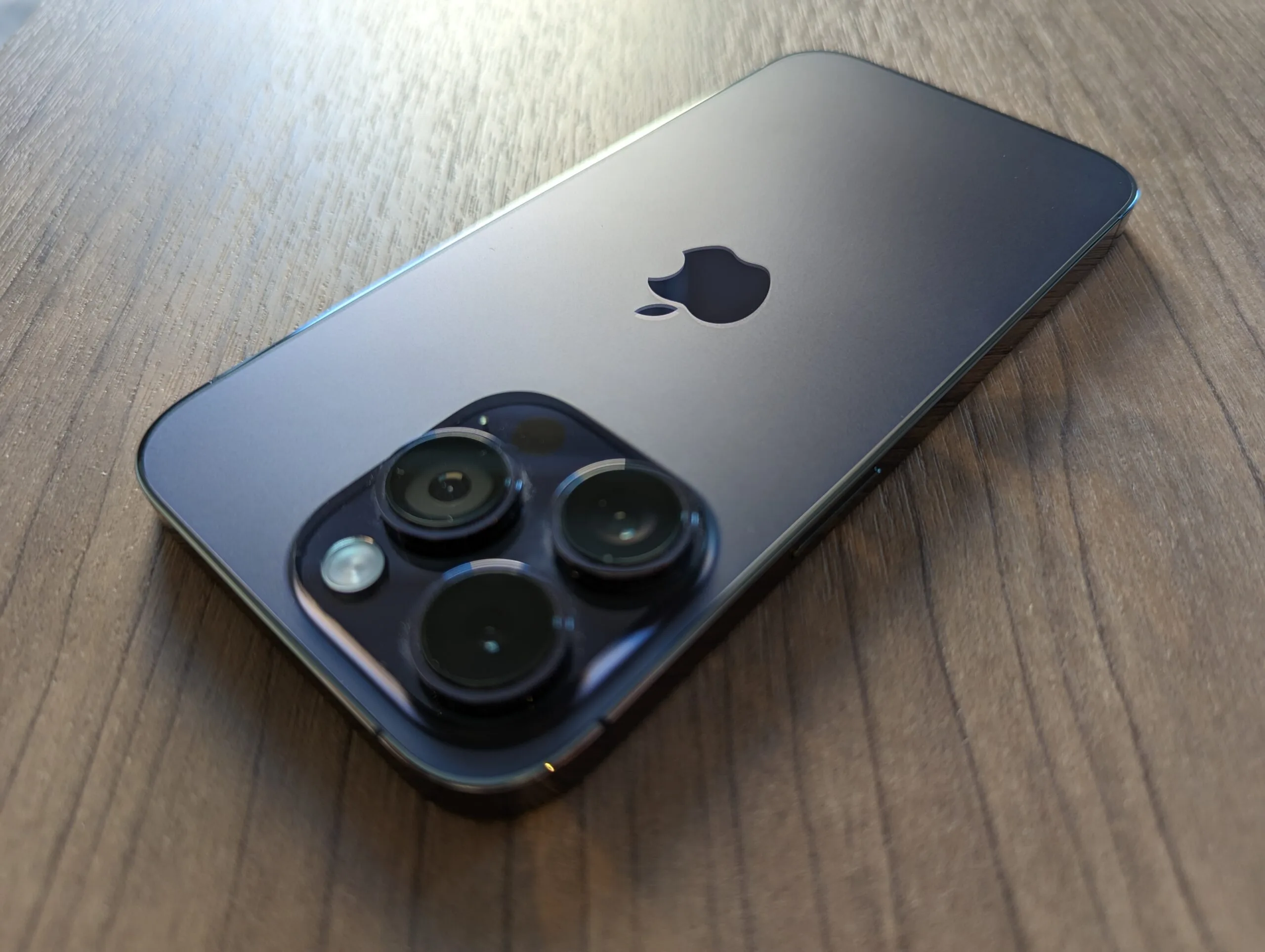 iPhone 14の付属品には何がある？充電ケーブルは同梱物に含まれる