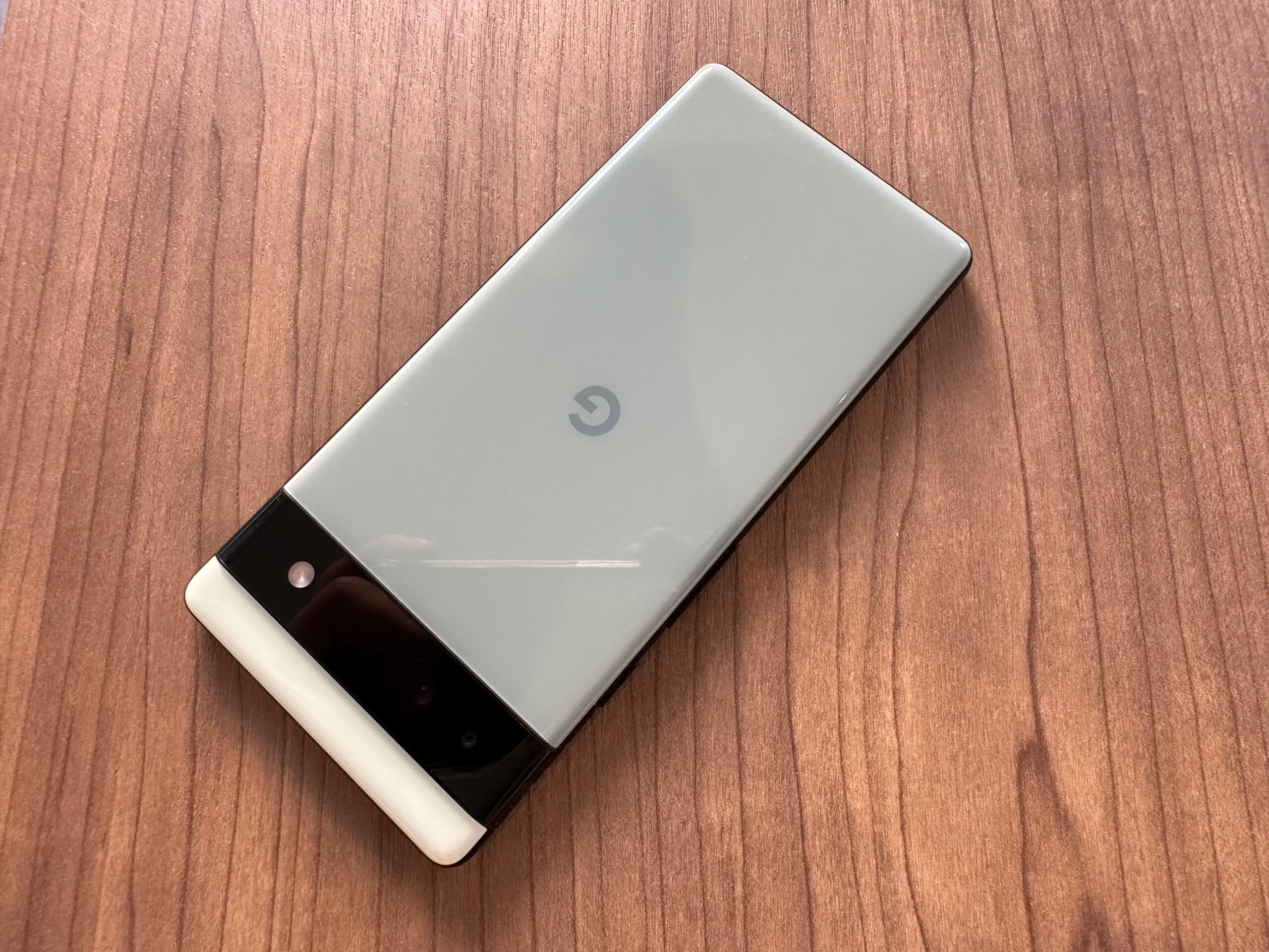 Pixel 6aの裏面の写真